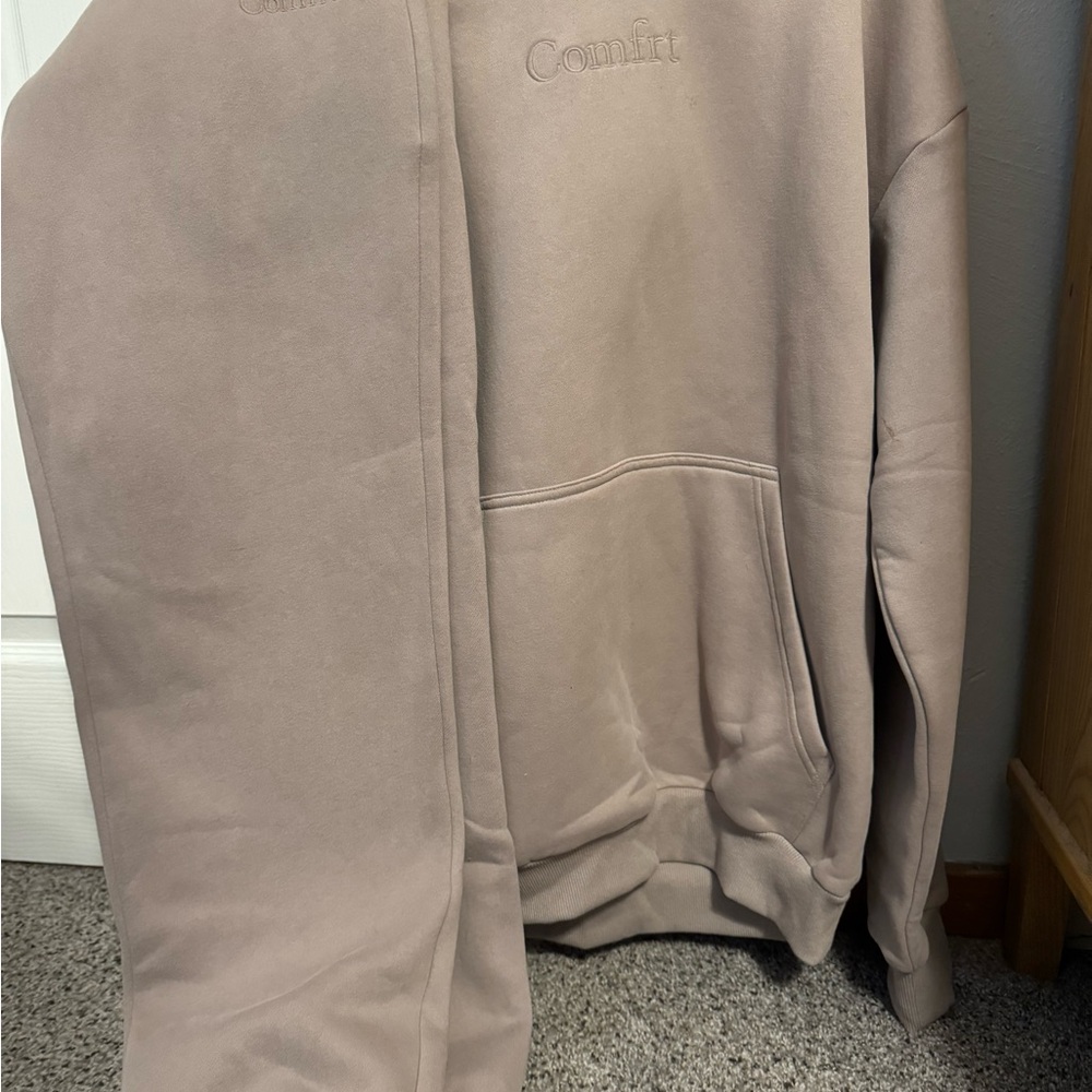 Comfrt Women's Beige Hoodie and Sweatpanta